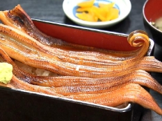 煮穴子重(2200円)