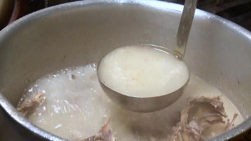 駿河シャモのガラでとっただし