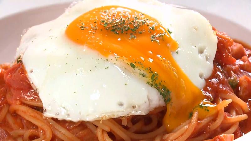 目玉焼きナポリタン(980円)