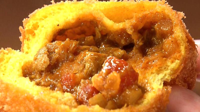 みなとのまぐろカレーパン(300円)