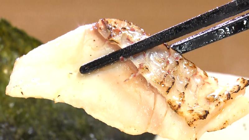 皮目を炙ったマダイの切り身