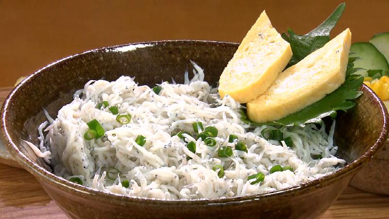 あつあつ釜揚げしらす丼(1100円)