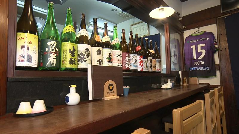 地酒が並ぶ店内