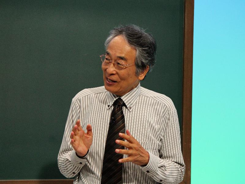 テレビ寺子屋で講演をする教育評論家の親野智可等さん