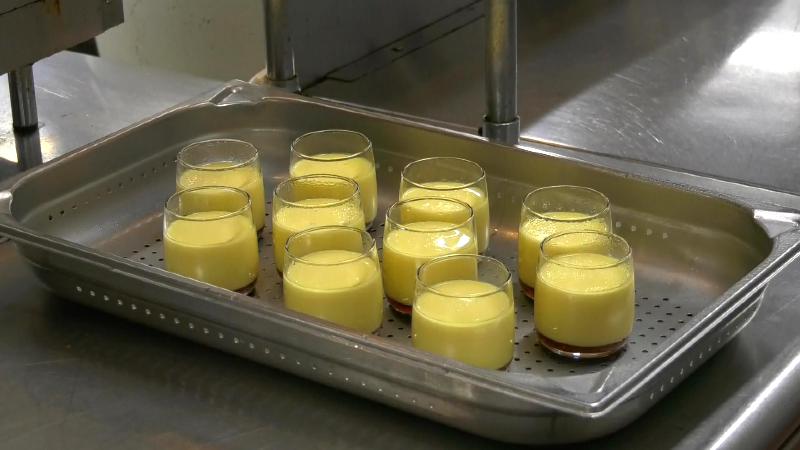 プリンの蒸し焼き工程