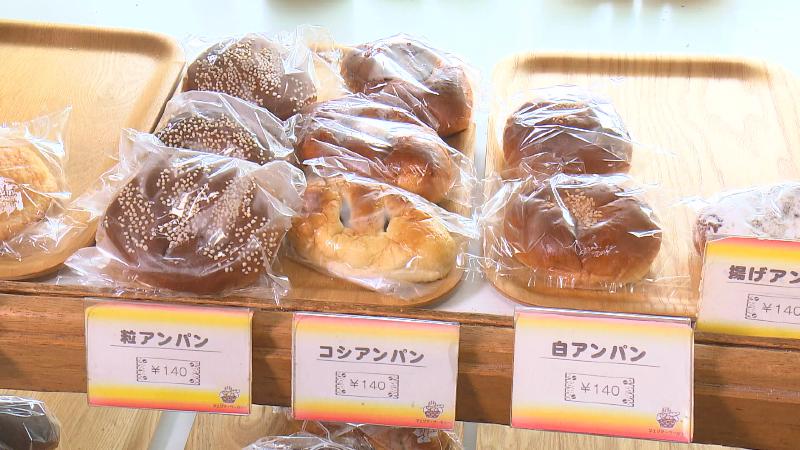 粒アンパン・コシアンパン・白アンパン(各140円)