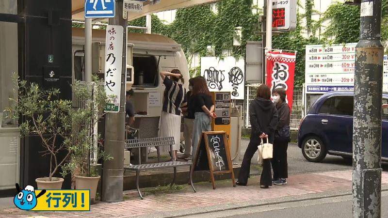 「おにぎり くぼた」の店の前には行列ができている