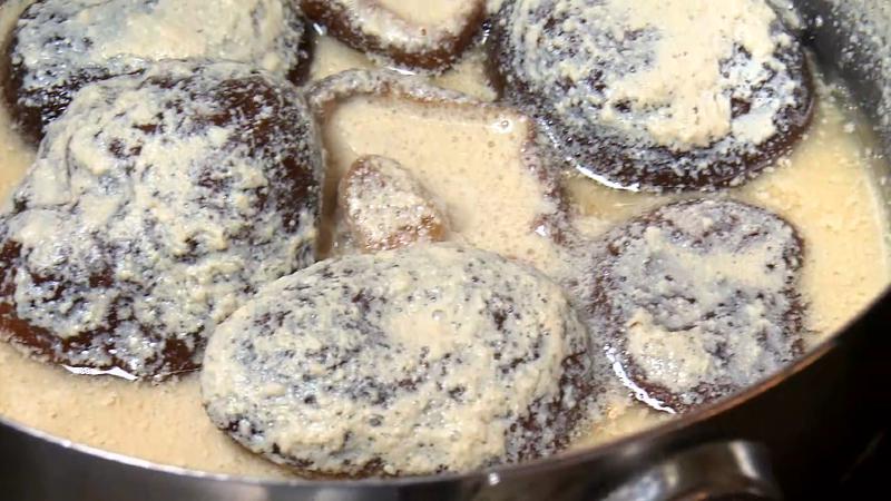 干し原木しいたけを戻して、豆乳・戻し汁・白ワイン・みそなどで味付け