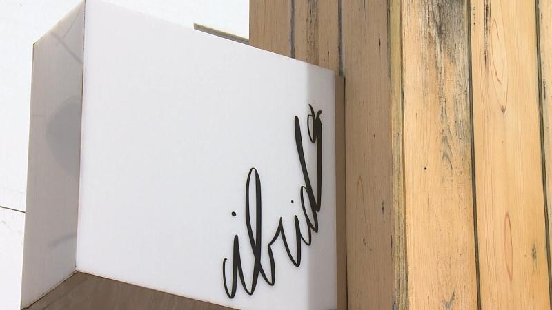 イブリドの看板