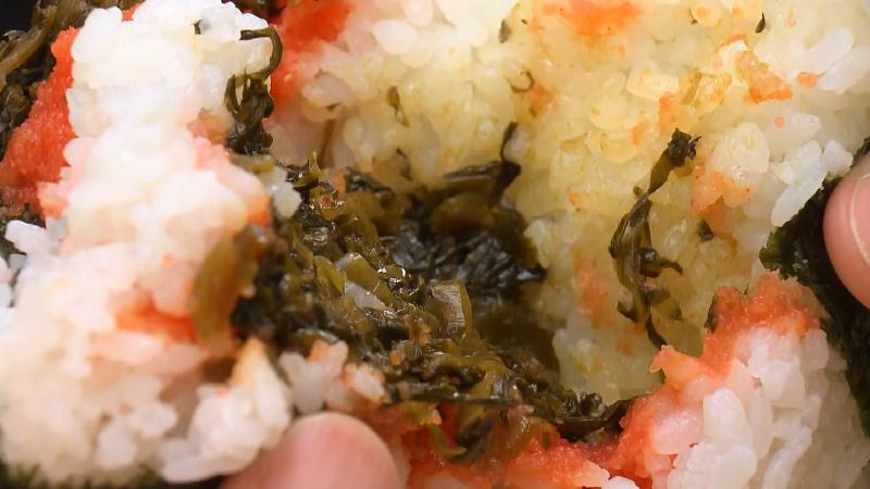 おにぎりの中まで具がぎっしりと入っている