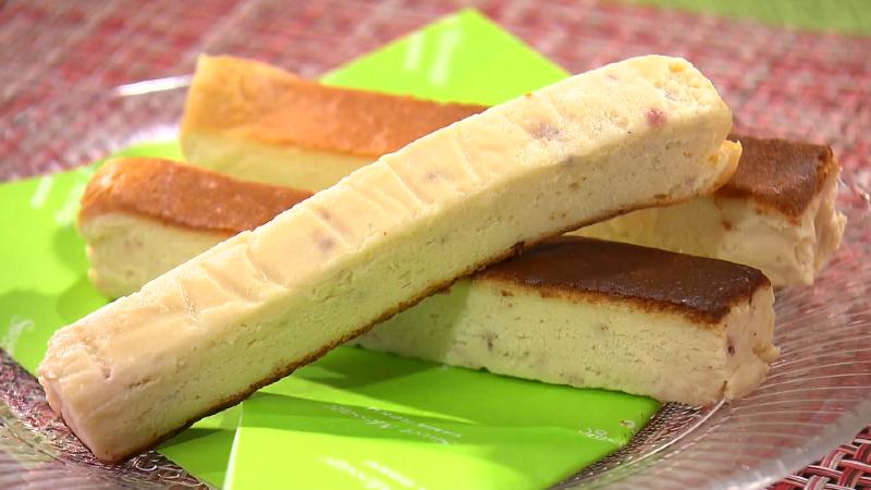 チーズケーキスティック(イチゴ)1本160円