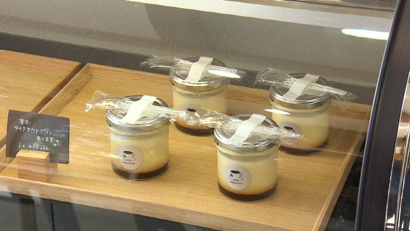 ショーケースに並んだプリン