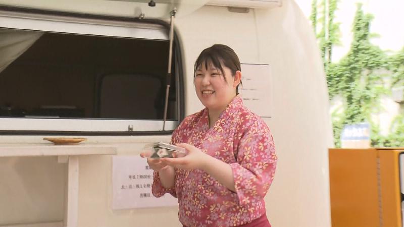 注文したおにぎりを持ってきてくれた久保田さん