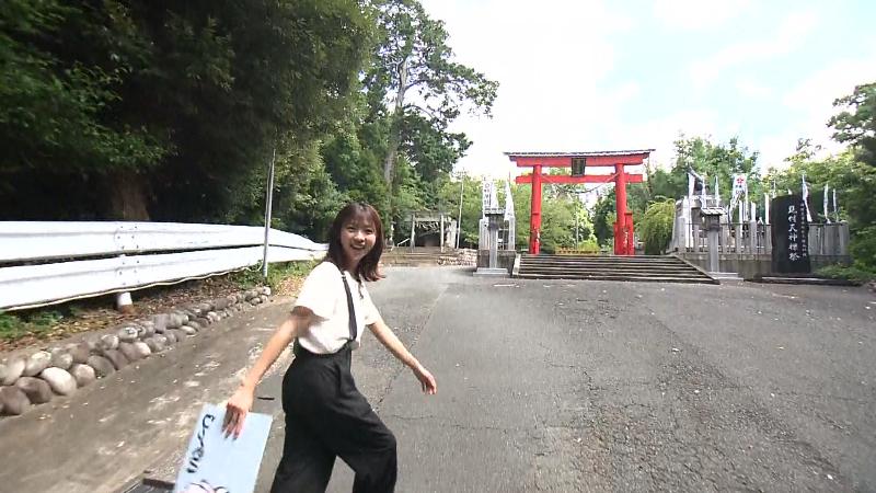 見付天神の境内を歩く大森アナ