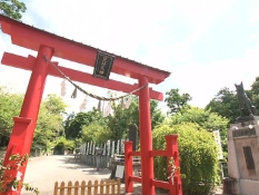 見付天神の鳥居と悉平太郎像