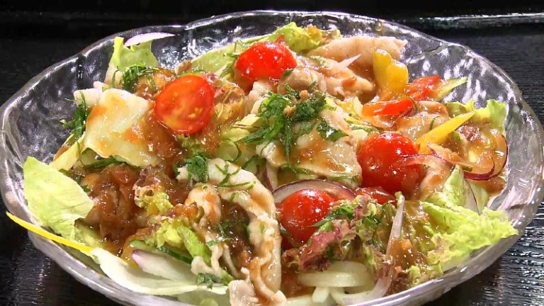 冷しゃぶサラダうどん・梅ダレ(1150円)