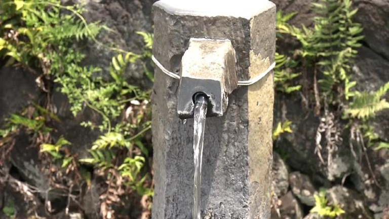 法雲時の湧水