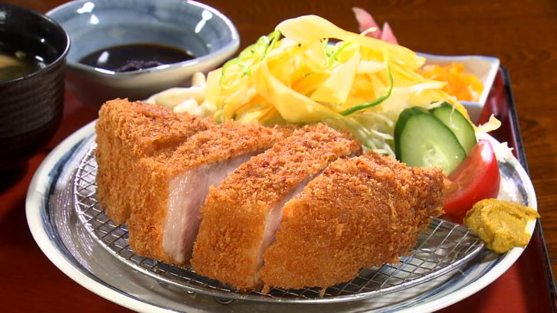 赤富士豚のとんかつ定食(大・2380円)