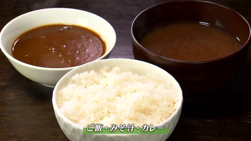 ご飯・みそ汁・カレー