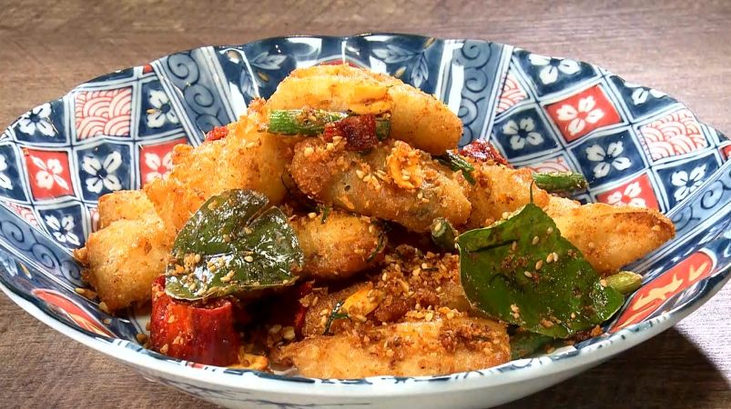 旬の魚とマコモダケの香り揚げ 香港の漁師風(1880円)