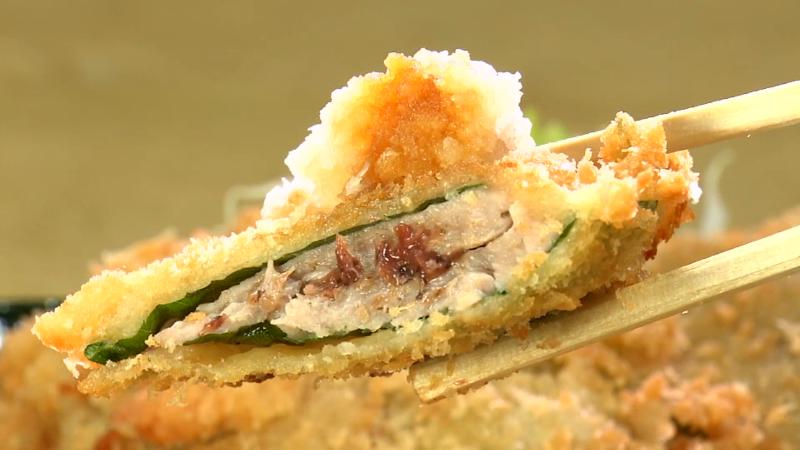 「かつおの梅はさみ揚げ」に大根おろしをトッピング
