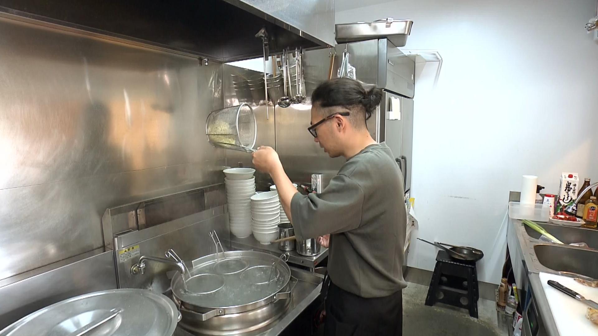 ラーメンを作る渋谷さん