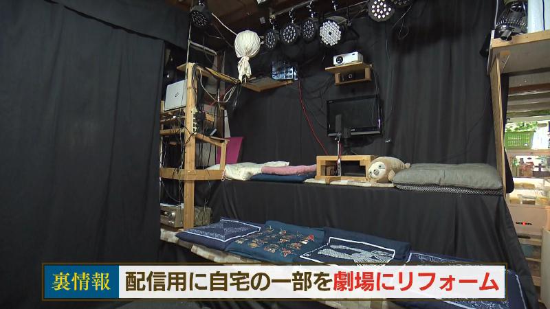 喫茶店の奥にある劇場