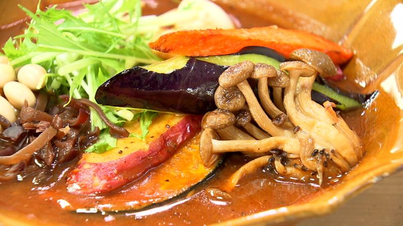 チキンとたっぷり野菜の収穫祭はまなこスープカレー(1300円)