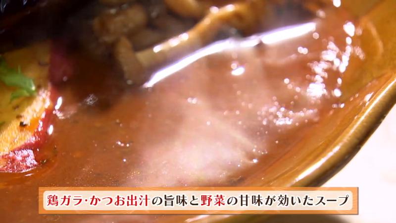 鶏ガラ・カツオだしのうま味と野菜の甘みが効いたスープ