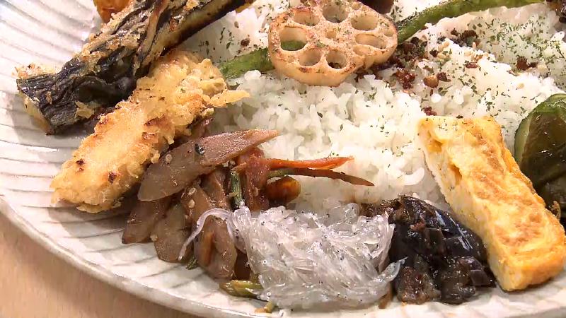 漁師のダシと桜エビ、野菜たっぷりのグリーンカレー(1600円)