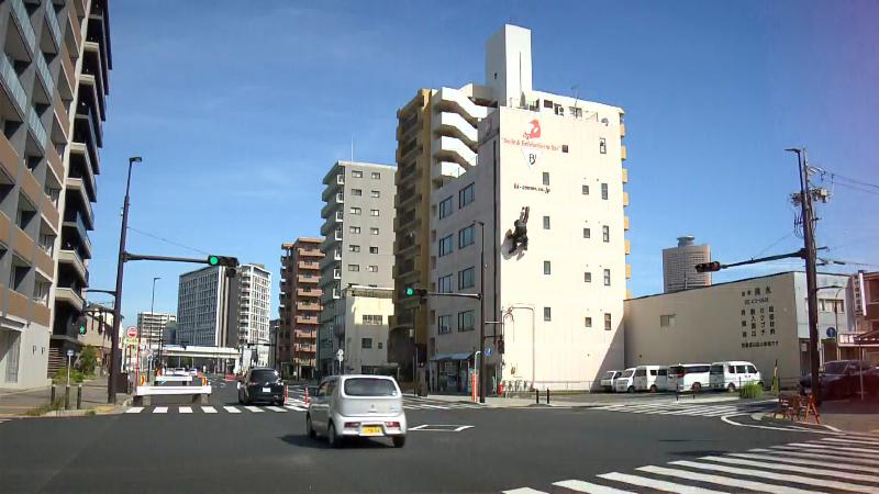 ゴリラがいるビルがある六間通り