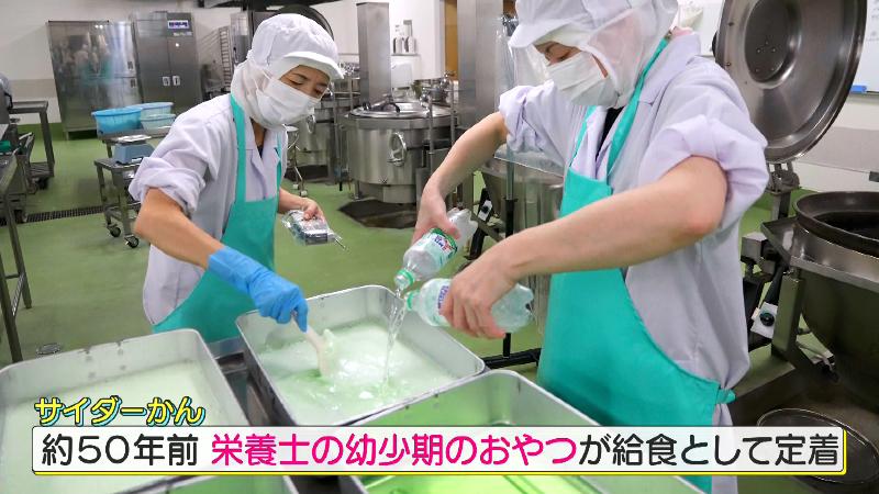 給食の調理風景