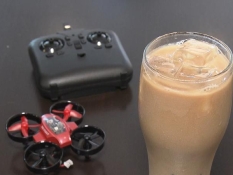 ドローンとカフェオレ(500円)