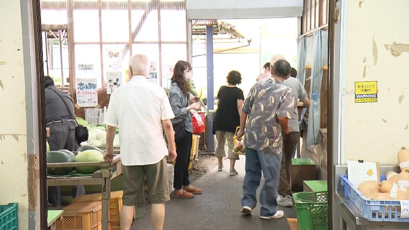 たくさんの買い物客