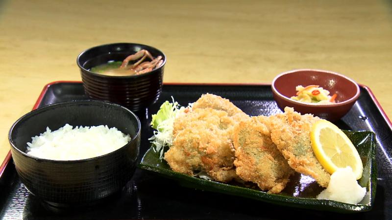 かつおの梅はさみ揚げ(900円)とお食事セット(400円)