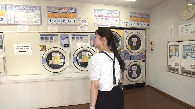 1階のコインランドリー内部