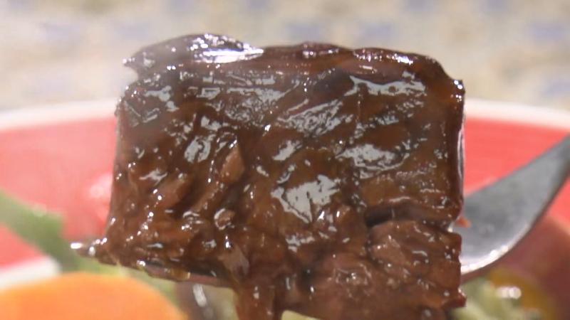 岡村牛の赤ワインとろとろ煮込み(1980円)