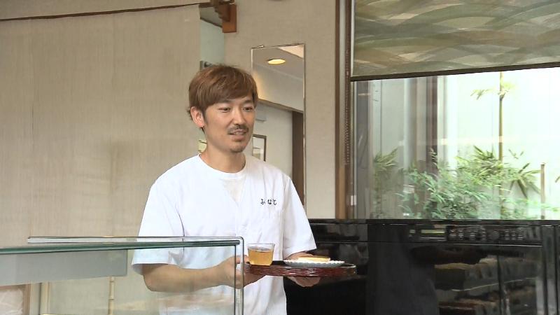 生どらを運んで来る4代目