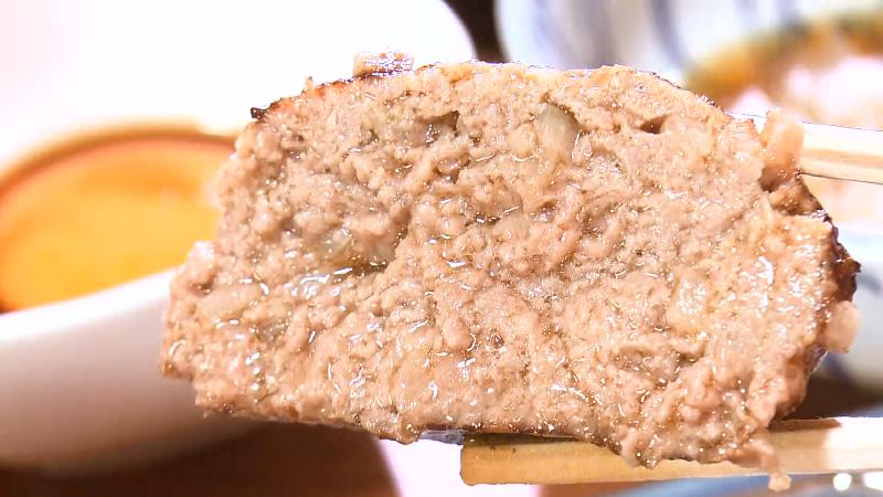 カットしたハンバーグ