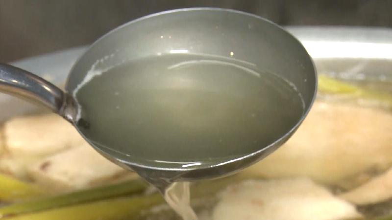 鶏ガラ・鶏ゲンコツ・カツオ・煮干しを8時間炊いたスープ