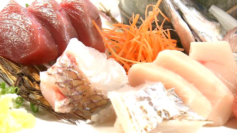 豪華刺身盛り合わせ(1人前・1848円)