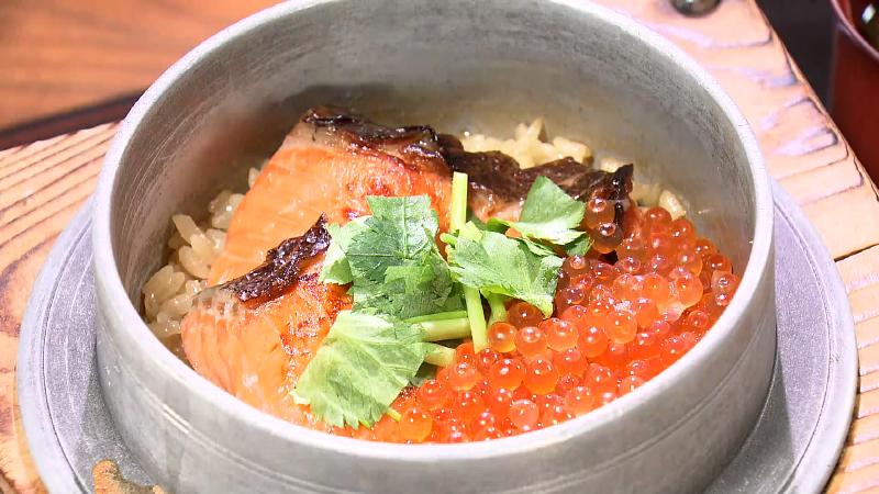 富士鱒の釜飯(2530円)