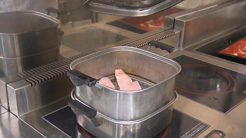 ビンナガマグロのハラモを蒸す