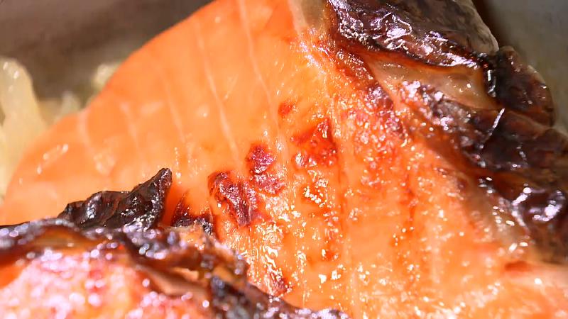 皮がこんがり焼けた富士鱒