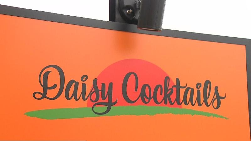 デイジーカクテルズの看板