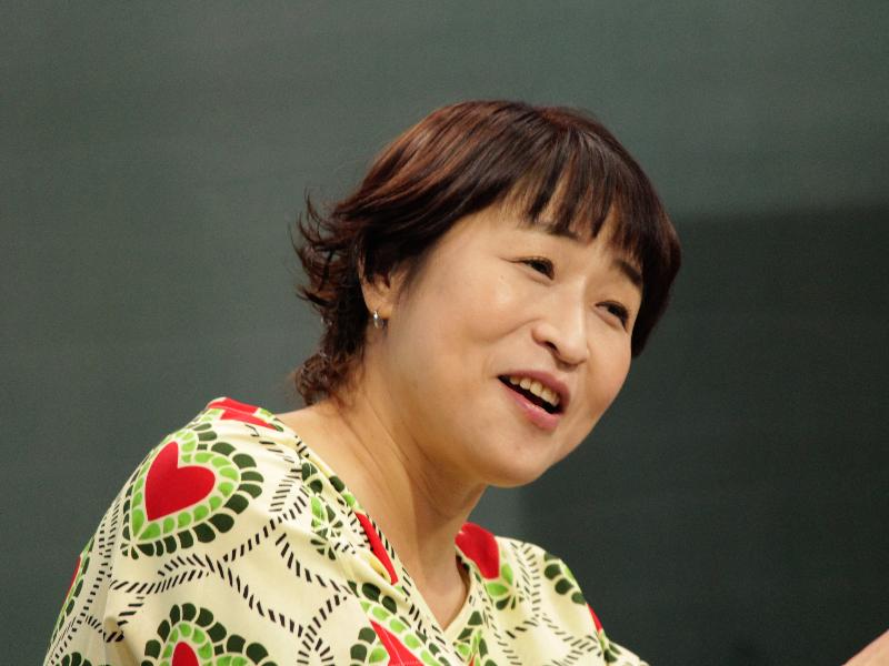 テレビ寺子屋で講演を行うたかのてるこさん