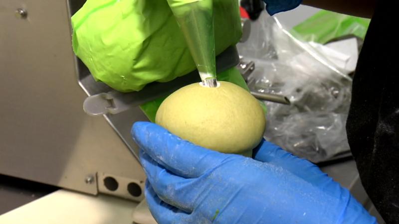 さとりベーカリー調理風景