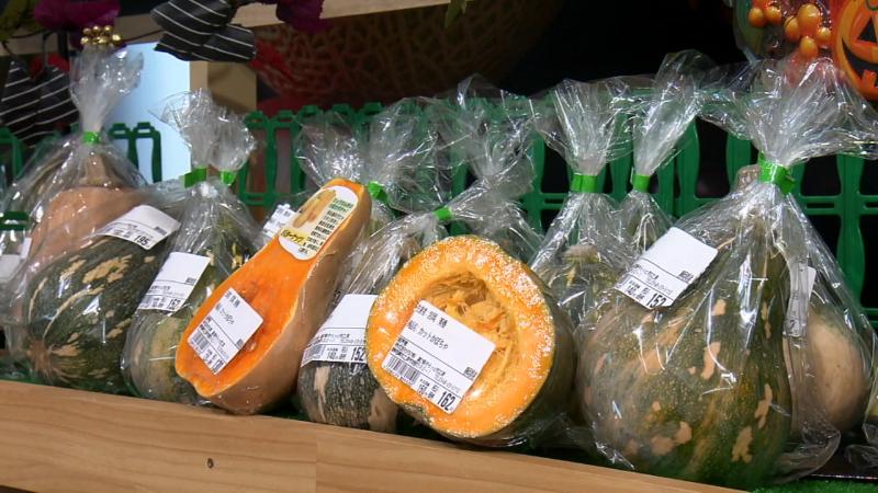 農産物直売所に並ぶカボチャ