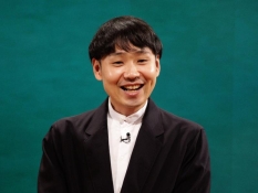 テレビ寺子屋で講演をするオノマトペ研究者の藤野良孝さん