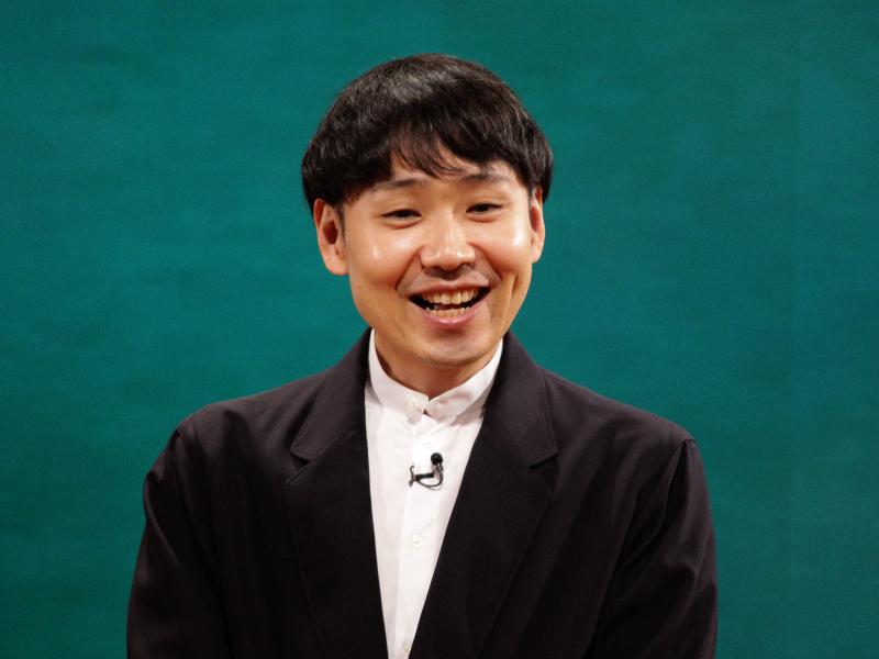 テレビ寺子屋で講演をするオノマトペ研究者の藤野良孝さん